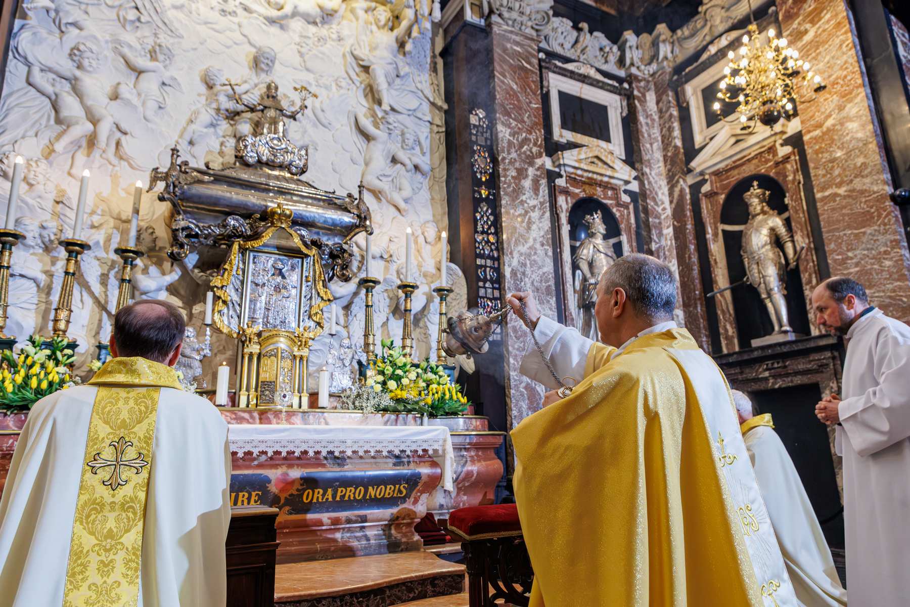 Msza święta w kościele.