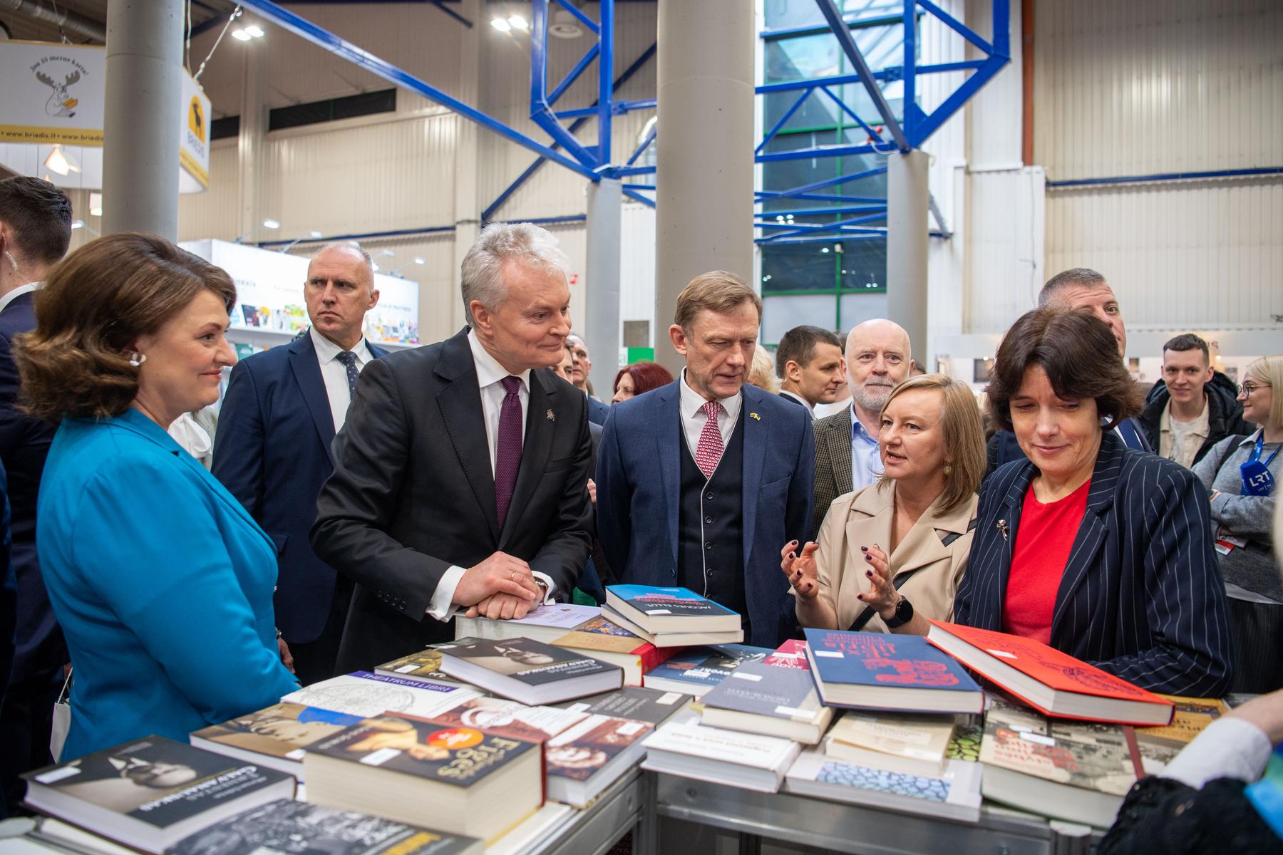 Wileńskie Targi Książki odwiedzili m.in. prezydent Gitanas Nausėda z małżonką.