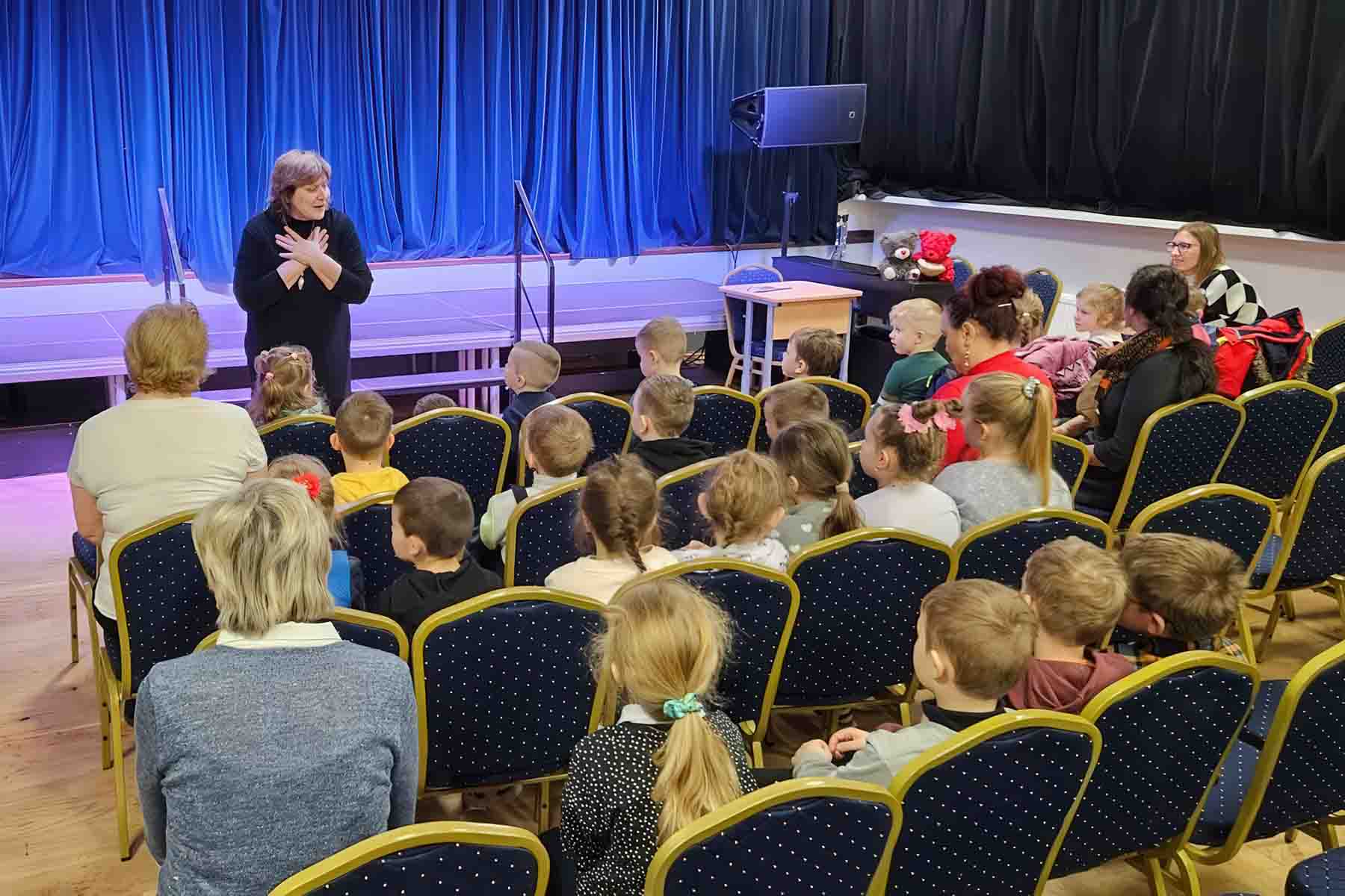 Teatr „Wędrówka” tuż przed jubileuszem gościł przedszkolaków, którym zaprezentował spektakl „Mały Książę”.