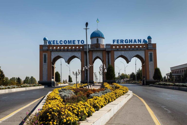 Brama witająca wjeżdżających do Fergany, miasta w Uzbekistanie, w Kotlinie Fergańskiej.
