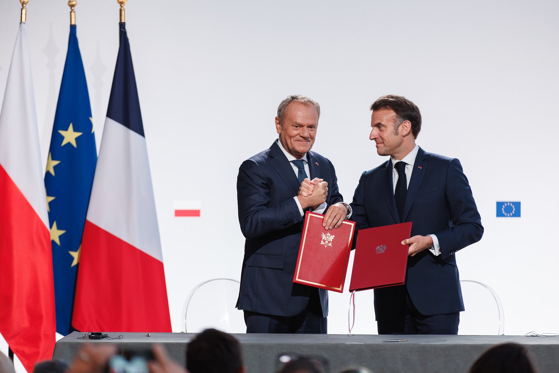 Emanuel Macron i Donald Tusk podpisali traktat polsko-francuski o wzmocnionej współpracy i przyjaźni.