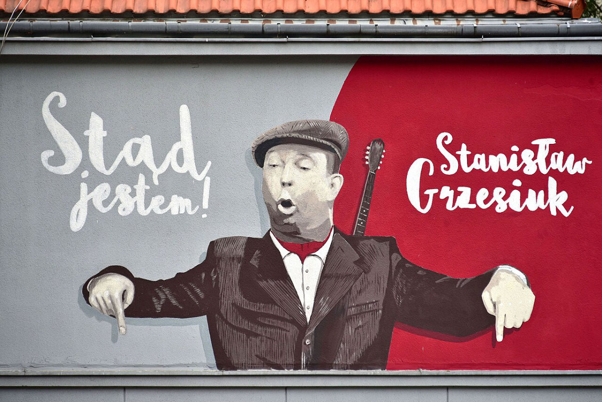Mural upamiętniający Stanisława Grzesiuka przy ul. Lubkowskiej 79 w Warszawie.