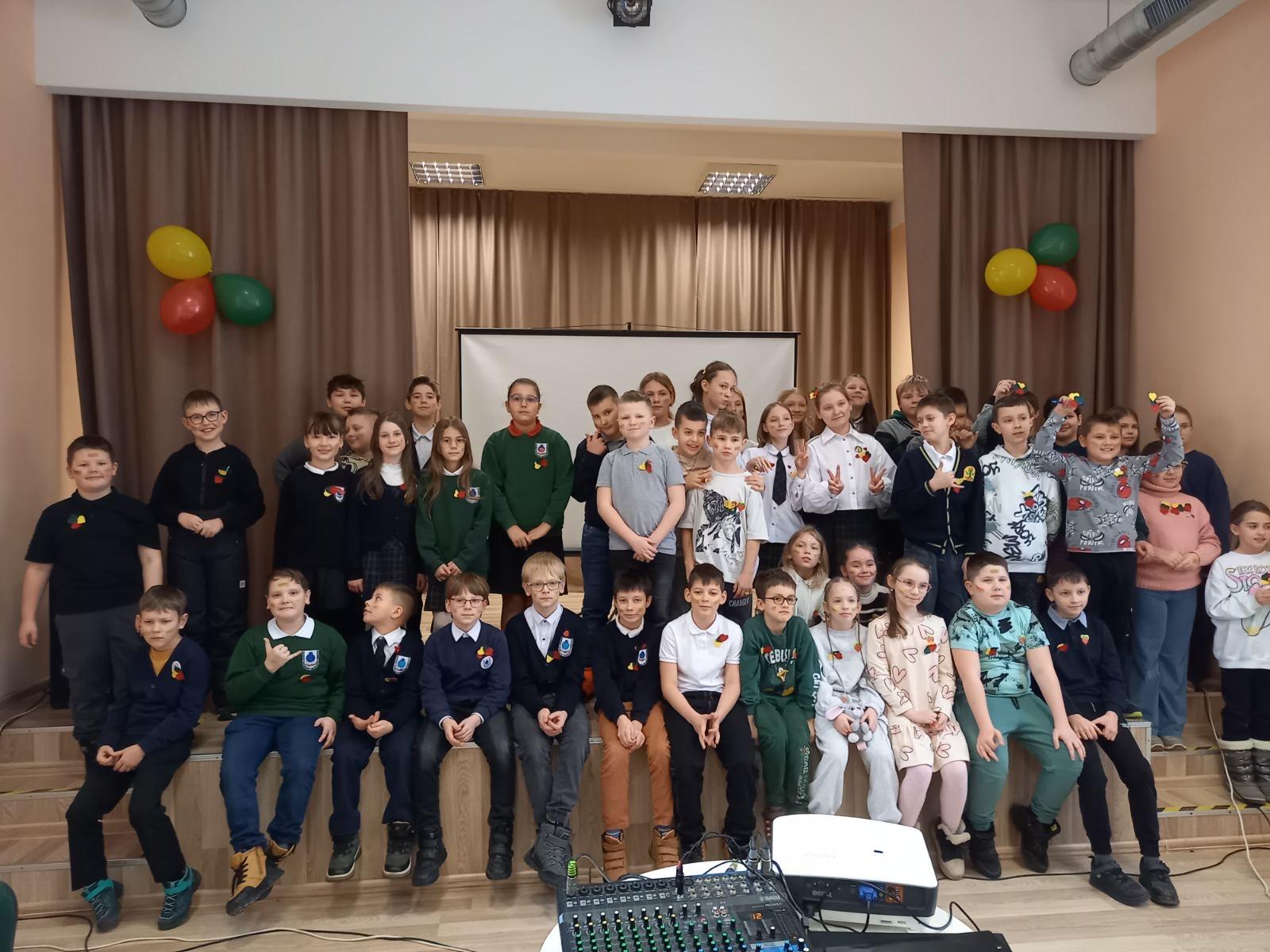 Przed publicznością wystąpili wychowankowie Przedszkola w Kowalczukach, uczniowie Gimnazjum im. Stanisława Moniuszki, Gimnazjum „Aušros” oraz dzieci z zespołu tanecznego Bim Bam.