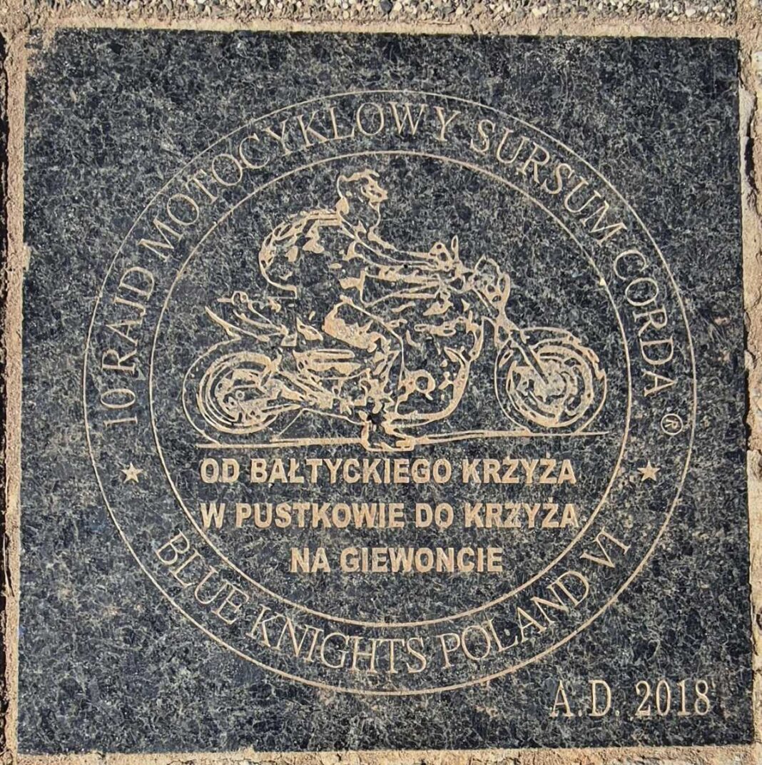 Płyta poświęcona 10. Rajdu Motocyklowemu Sursum Corda.