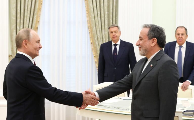 Spotkanie na Kremlu: Władimir Putin i minister spraw zagranicznych Islamskiej Republiki Iranu Abbas Aragczi, 23 czerwca.