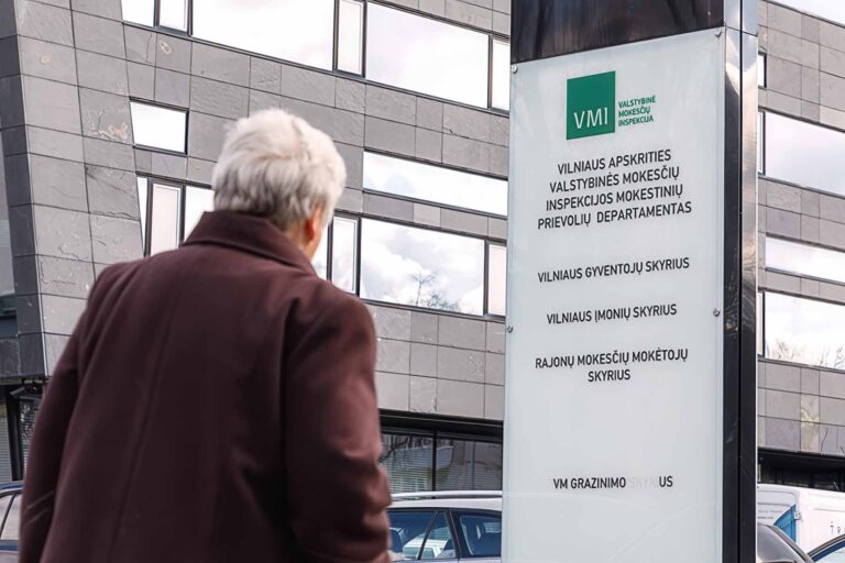 Szyld Państwowej Inspekcji Podatkowej.