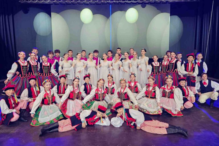 Dziecięco-Młodzieżowy Zespół Tańca „Sto Uśmiechów”.