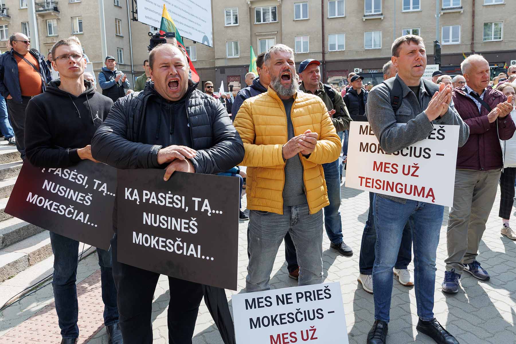 Ostrzegawcza akcja protestu „Nie dla buldożera podatkowego” odbyła się pod gmachem Sejmu 19 czerwca.