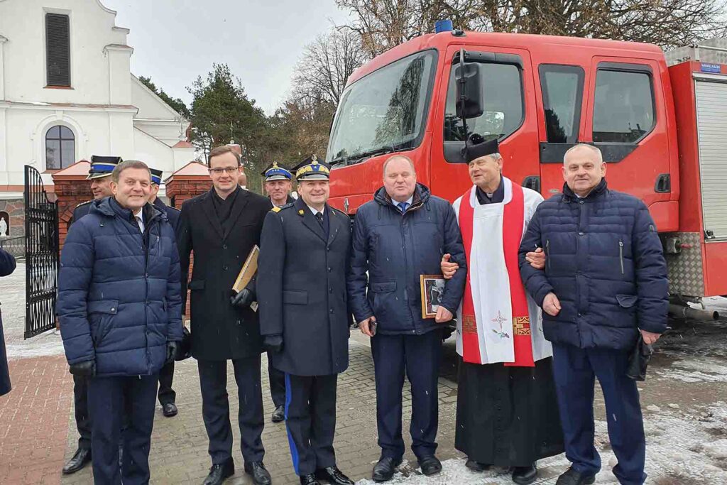 Dzięki wieloletnim staraniom ks. Józefa Aszkiełowicza jednostki w Podborzu, Butrymańcach oraz Białej Wace od przyjaciół z Polski otrzymały po wozie strażackim.