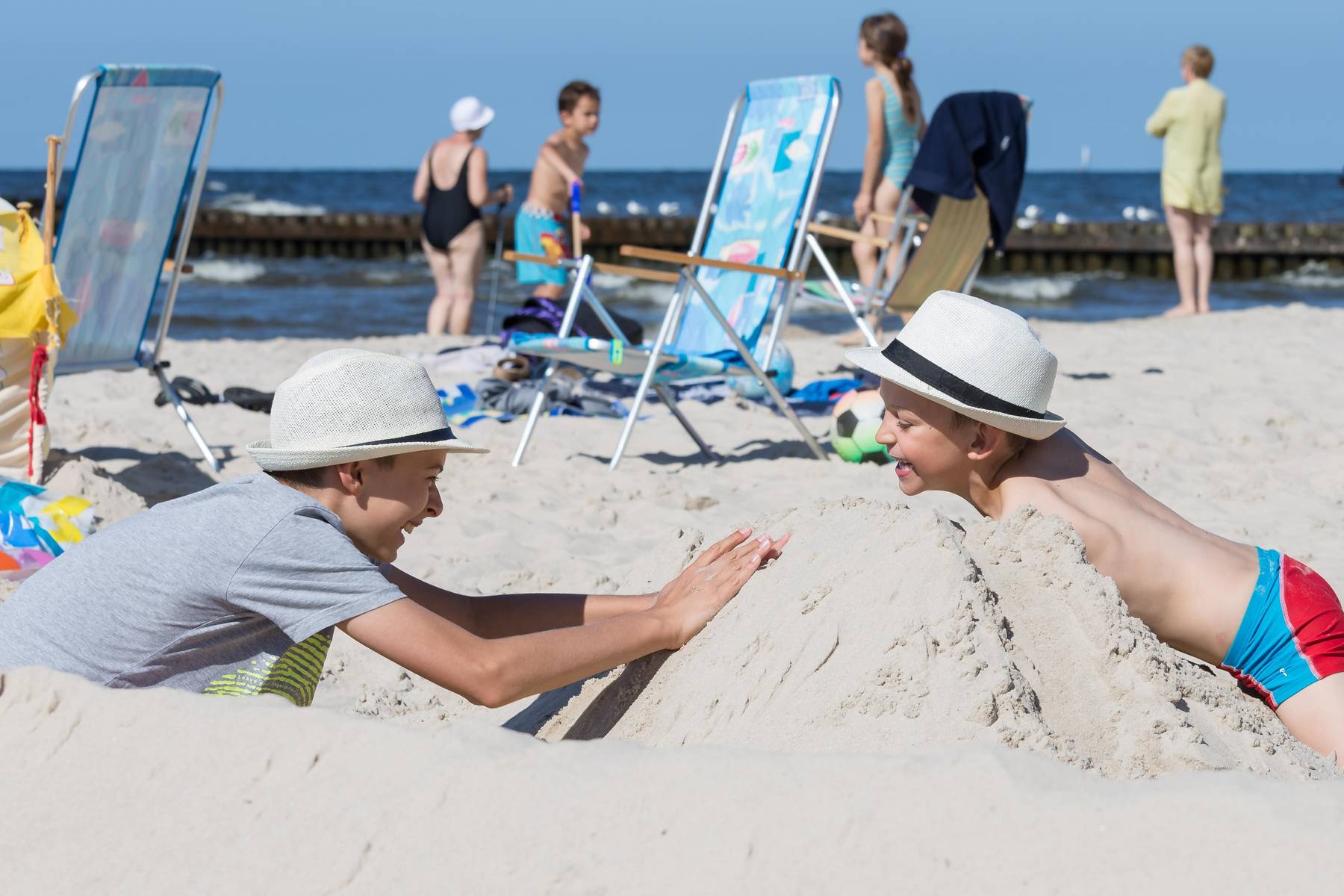Dzieci na plaży.