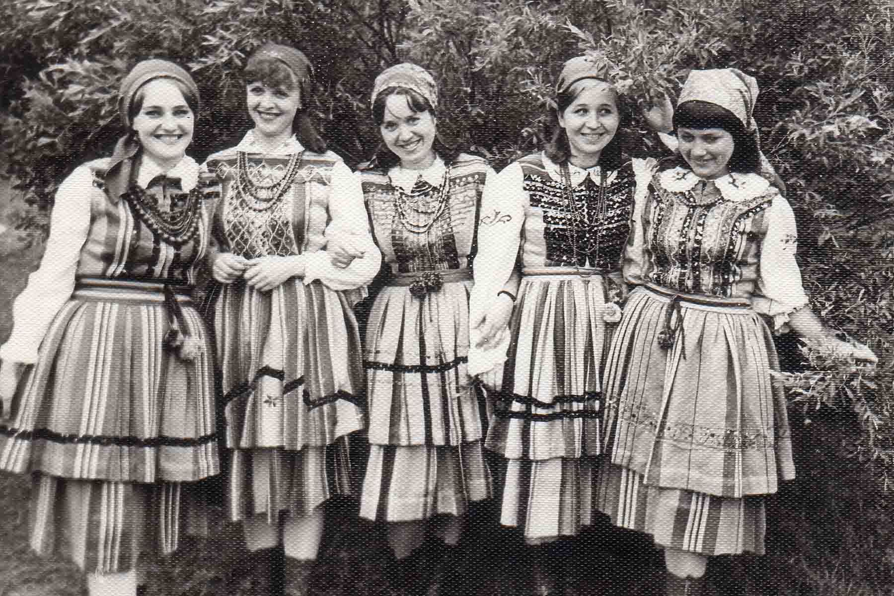 Władysława Szturmowicz jako chórzystka Wilii (w środku).