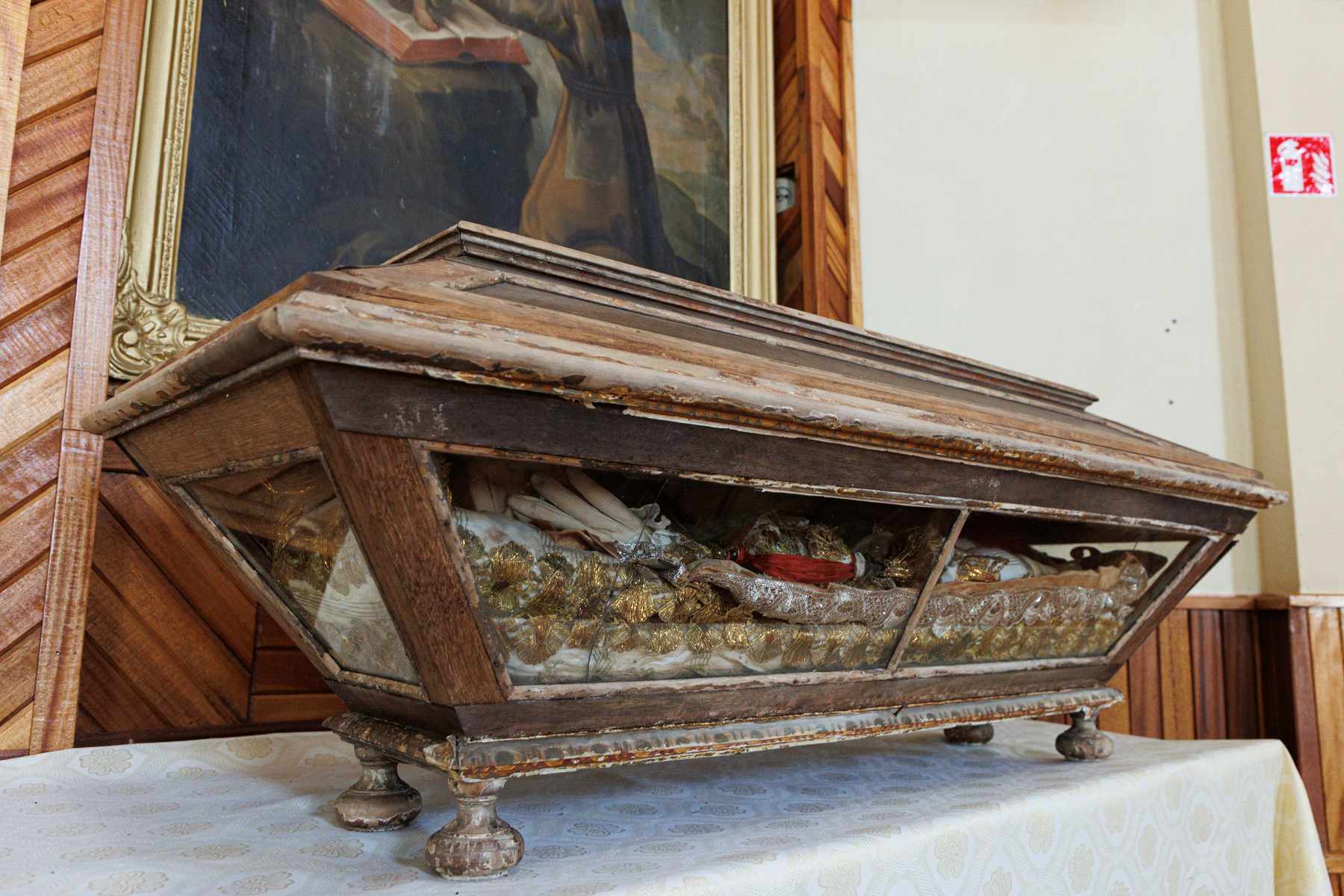 W 1794 r., dzięki zabiegom Ludwiki Radziszewskiej z domu Brzostowskiej, corpisanti św. Floriana trafiło do Bujwidz.