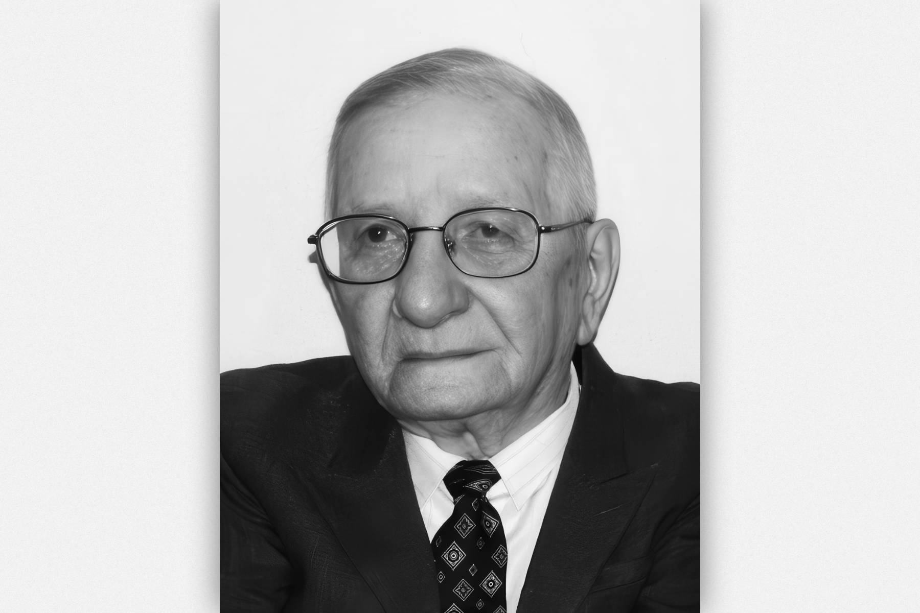 Prof. Piotr Łossowski.