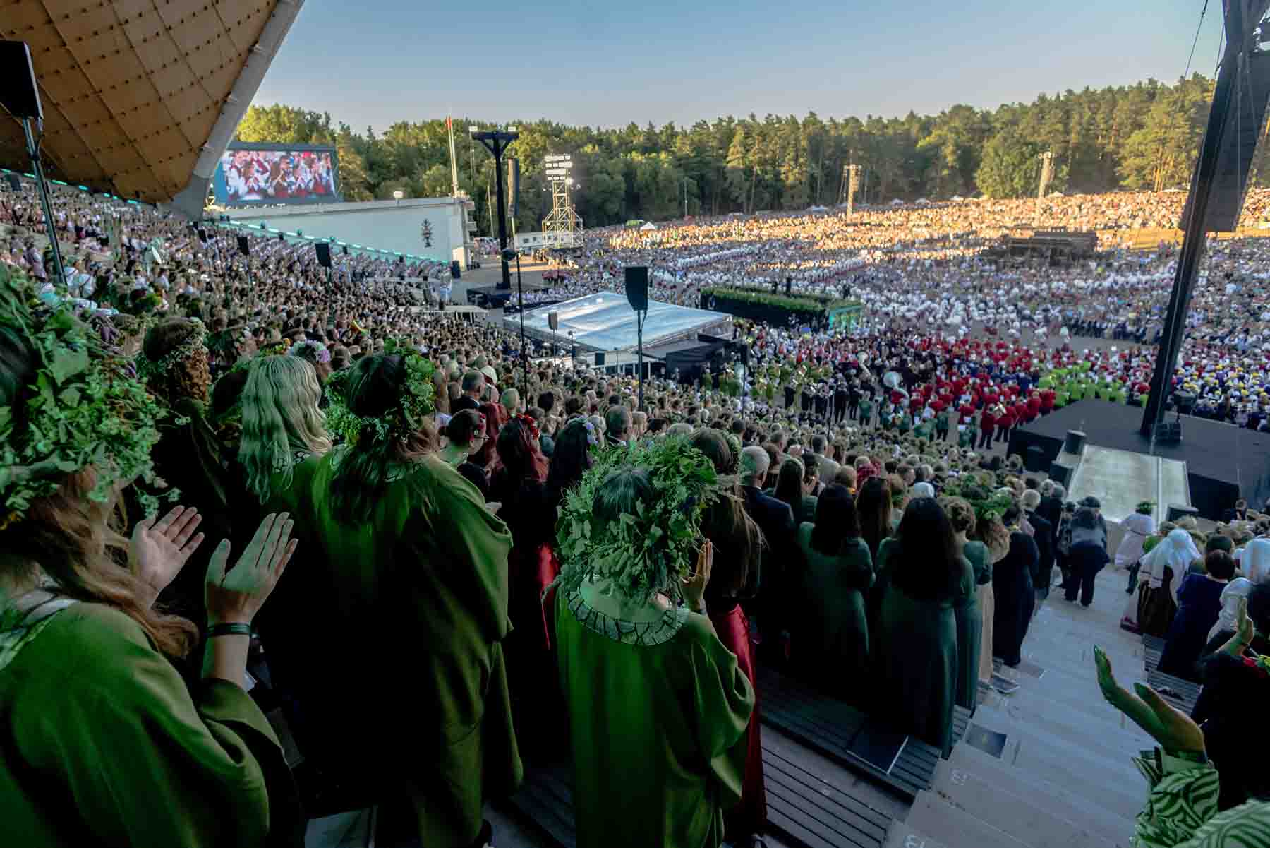 W zeszłym roku śpiewanie hymnu przypadło na ostatni dzień Święta Pieśni — hymn wykonał wielotysięczny chór w parku Zakret w Wilnie.