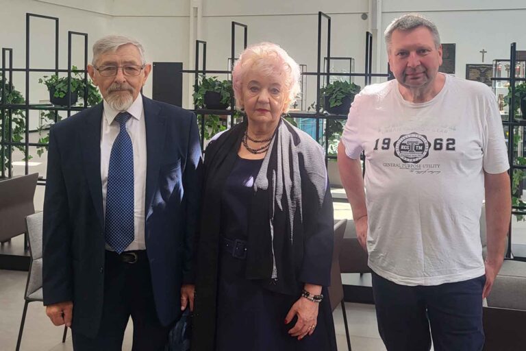 Władysław Krawczun, członek zespołu teatralnego od początku jego istnienia, Lila Kiejzik, kierowniczka artystyczna Polskiego Teatru „Studio”, oraz Mirosław Basaj, reżyser filmu dokumentalnego o PTS.