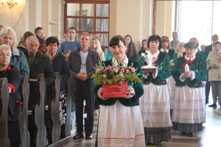 Święto rozpoczęło się uroczystą Mszą św. w kościele pw. św. Jana Chrzciciela w Ławaryszkach.