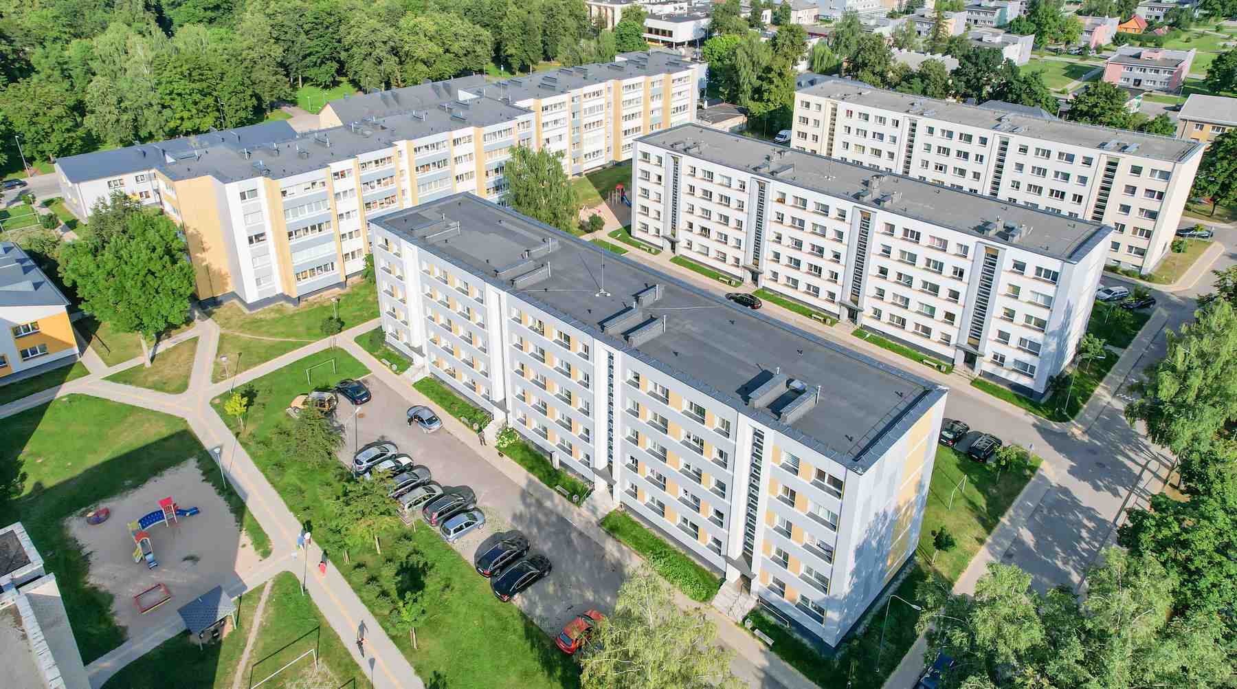 Odnowione bloki wielomieszkaniowe.