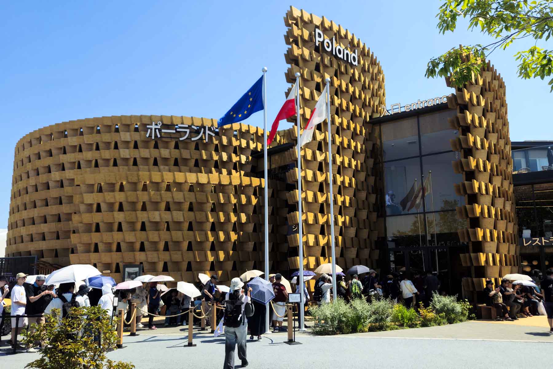 Kolejki przed polskim pawilonem na EXPO 2025.