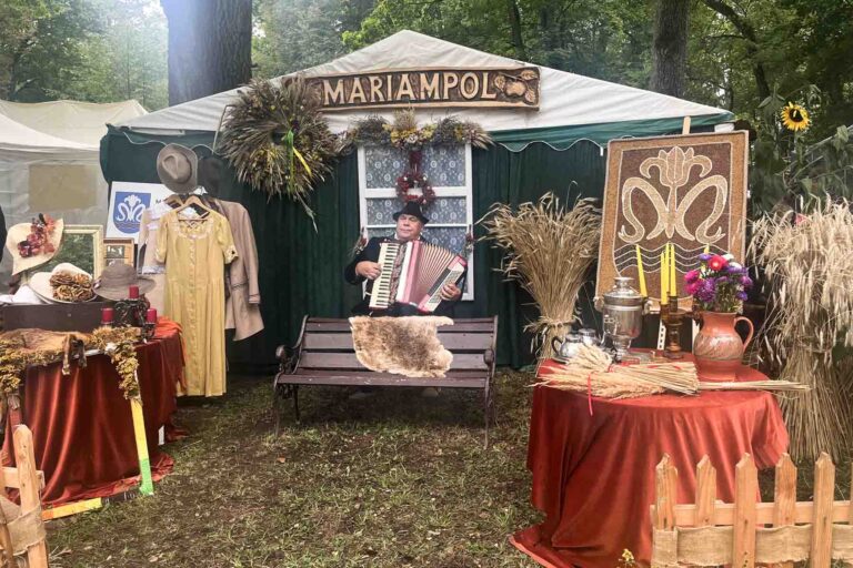 Stoisko Mariampola na dożynkach rejonu wileńskiego.