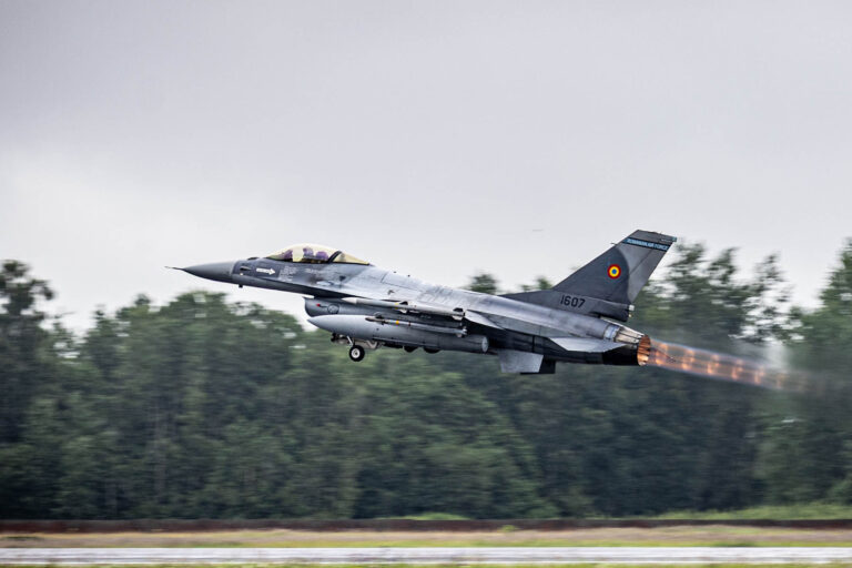 Niebo nad krajami bałtyckimi patrolują sojusznicze odrzutowce w ramach misji „Baltic Air Policing”. Z kolei „Eastern Sentry” ma wzmocnić szczelność nieba.
