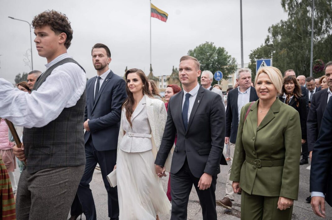 Małżeństwo Duchniewiczów na dożynkach w gminie Pogiry.
