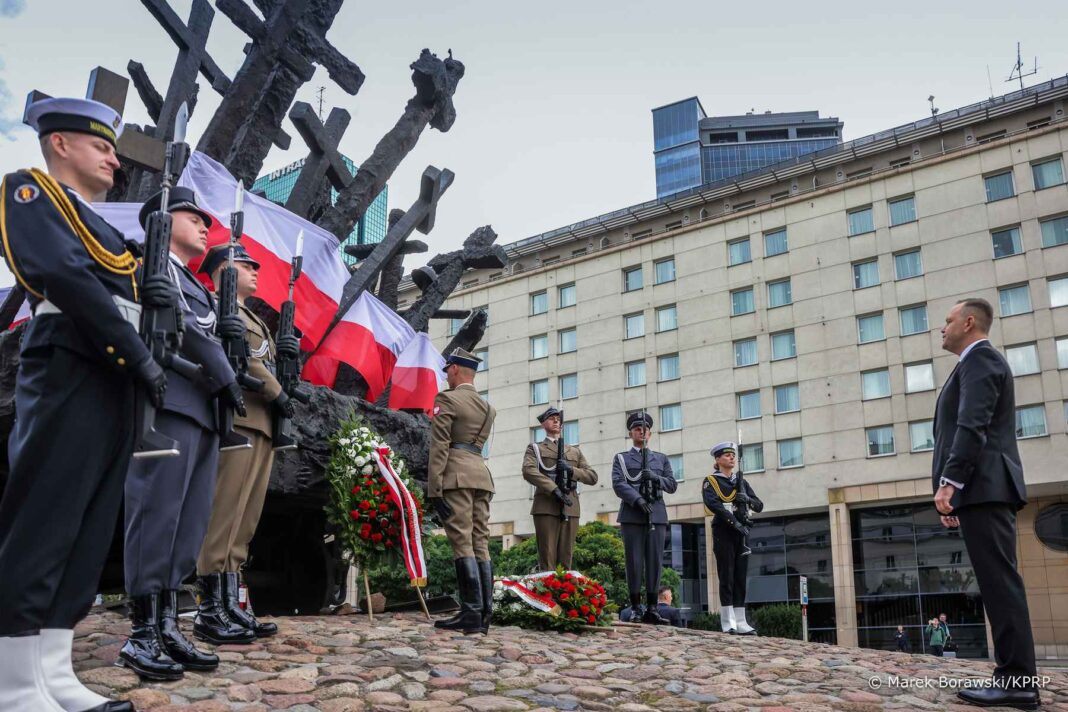 17 września, w 86. rocznicę napaści ZSRS na Polskę, prezydent RP Karol Nawrocki oddał hołd ofiarom sowieckiej agresji.