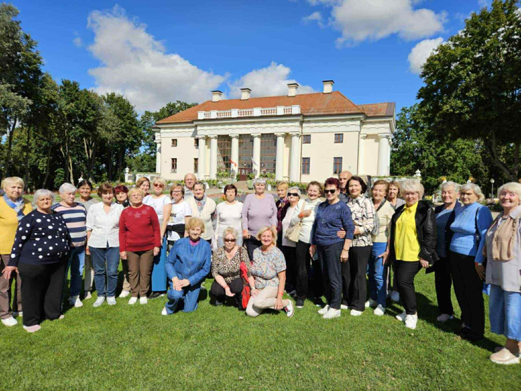 W wyprawie wzięli udział seniorzy z klubów „Złoty Wiek” z Rudomina, „Borowianka” z Czarnego Boru oraz „Młode i Kreatywne” z Mariampola.