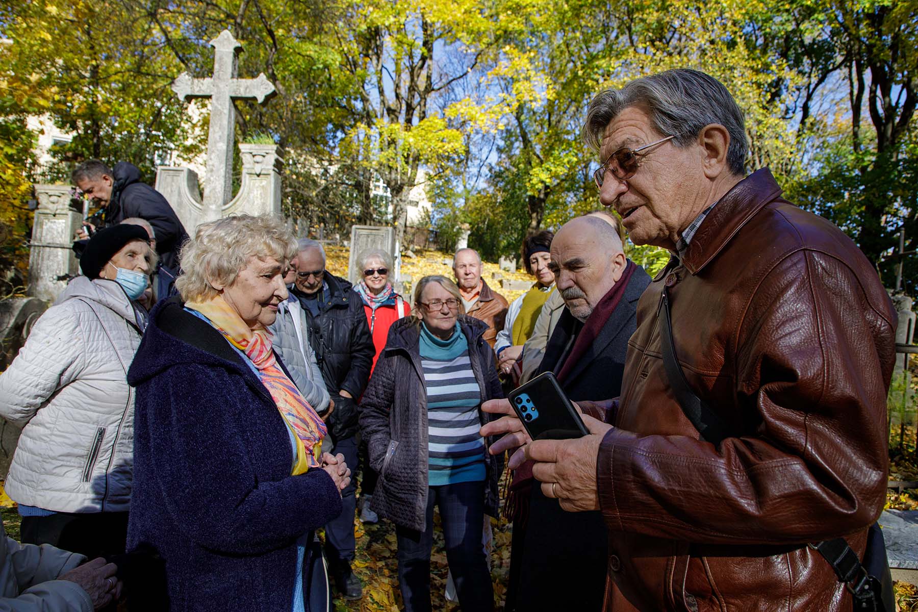 Cmentarzem zajmują się społecznicy, m.in. członkowie Towarzystwa Absolwentów „Zawsze wierni »Piątce«”.
