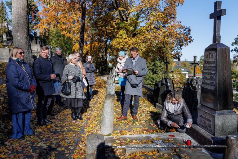 Spotkanie, które już na stałe wpisało się w kalendarz działań Społecznego Komitetu Opieki nad Starą Rossą poprowadził jego prezes, Dariusz Żybort.