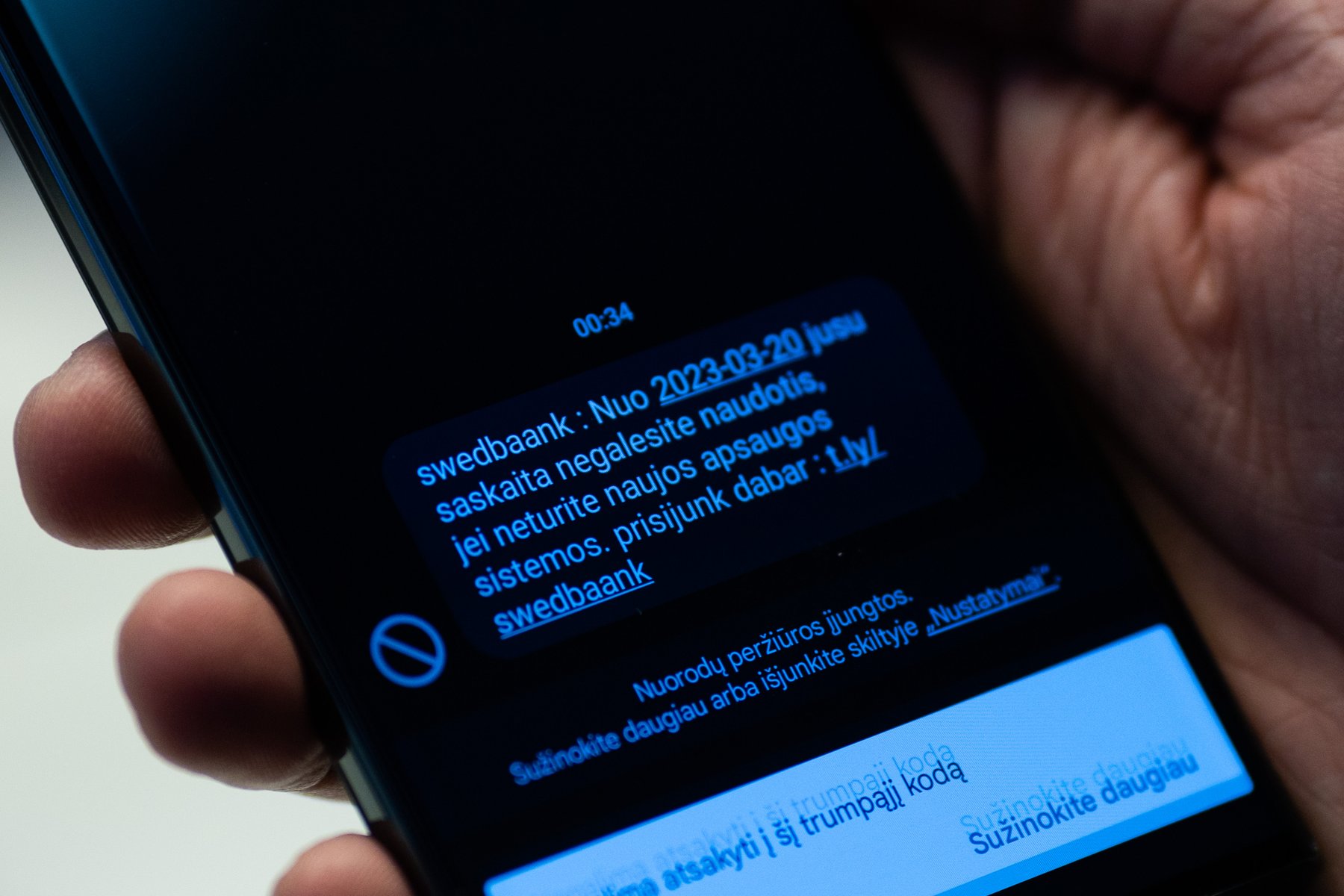 Niby wiadomość z banku na telefon komórkowy.