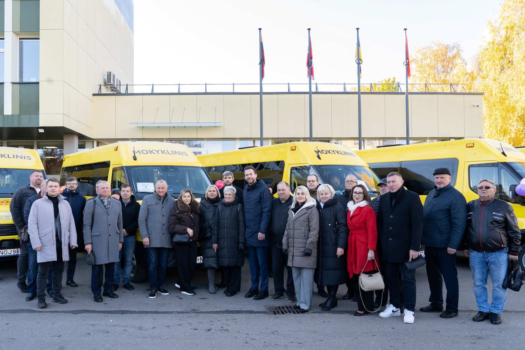 Samorząd Rejonu Wileńskiego przekazał aż 8 placówkom oświatowym nowe autobusy szkolne.