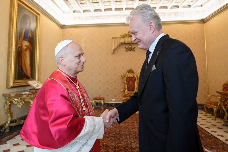 Leon XIV zaproszony na Litwę. Nausėda wspomniał Matkę Bożą Ostrobramską