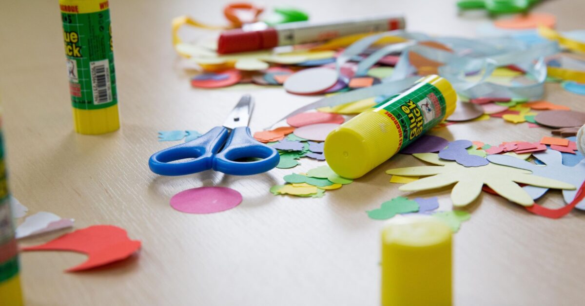 Prace manualne. Dlaczego dzieci je omijają i jak możemy je odzyskać