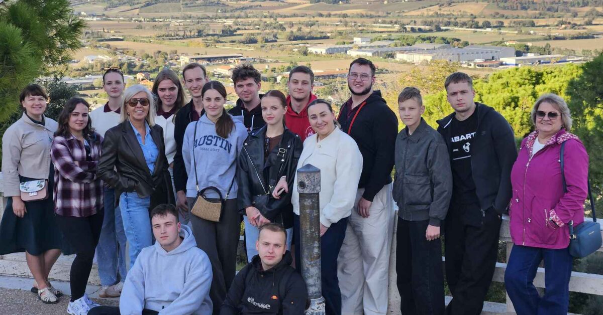 Muzyka, tradycja i emocje pod południowym słońcem. Wyjazd Zespołu Tańca Ludowego „Hałas” do Włoch [Z GALERIĄ]