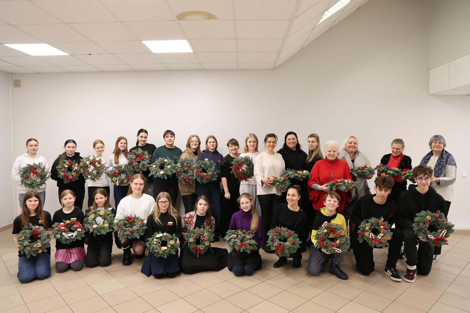 W Centrum Kultury w Rudominie odbyły się warsztaty wykonywania i dekorowania adwentowych wieńców.