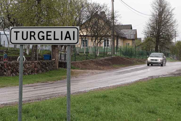 Szyld z nazwą „Turgeliai”.