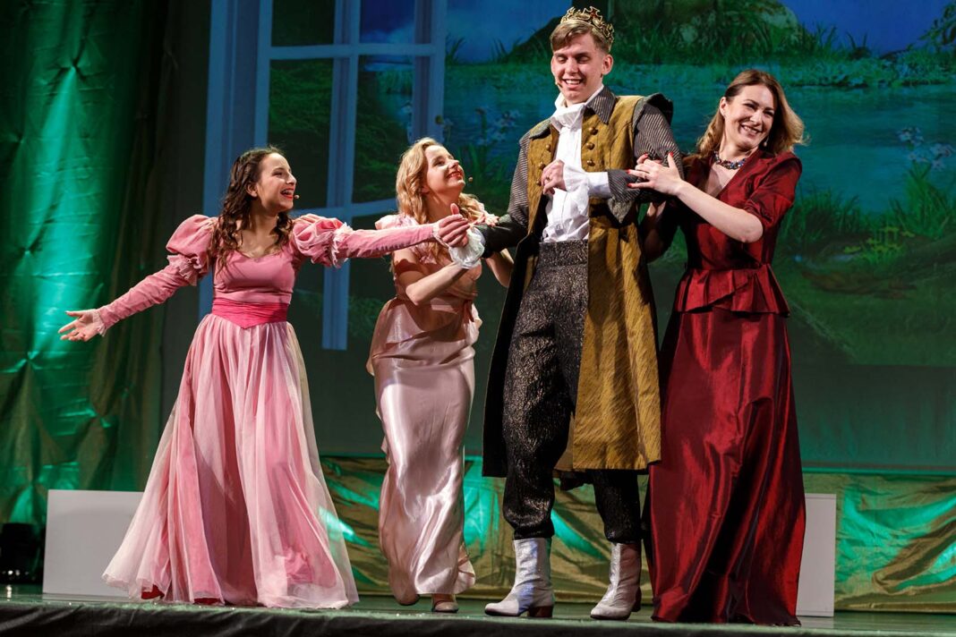 Założony przez Janinę Strużanowską teatr nadal działa jako Polski Teatr „Studio” w Wilnie.