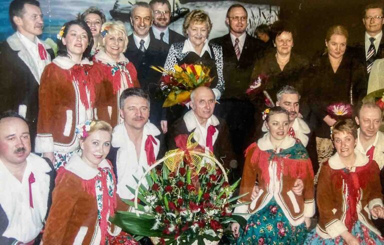 Na zdjęciu: jedno ze spotkań po występie kilku pokoleń „Wilii”.