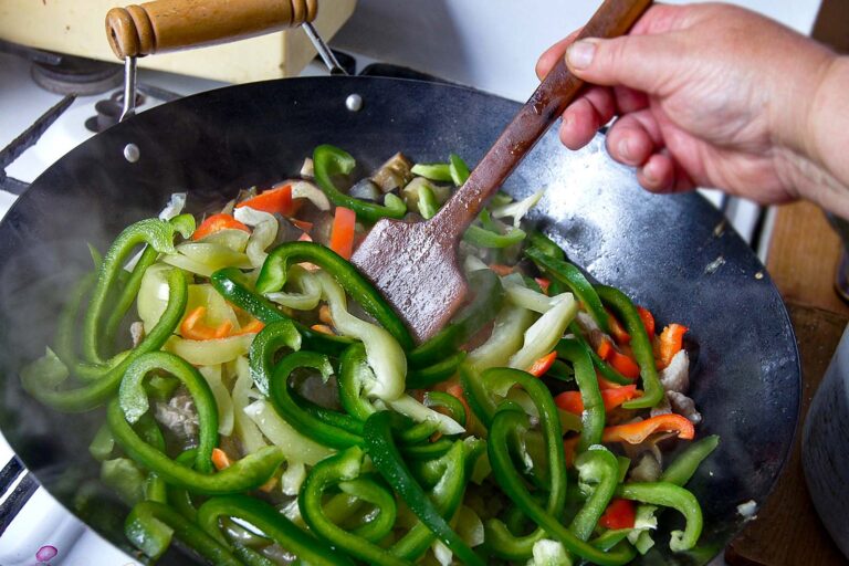 Przyrządzanie papryki.