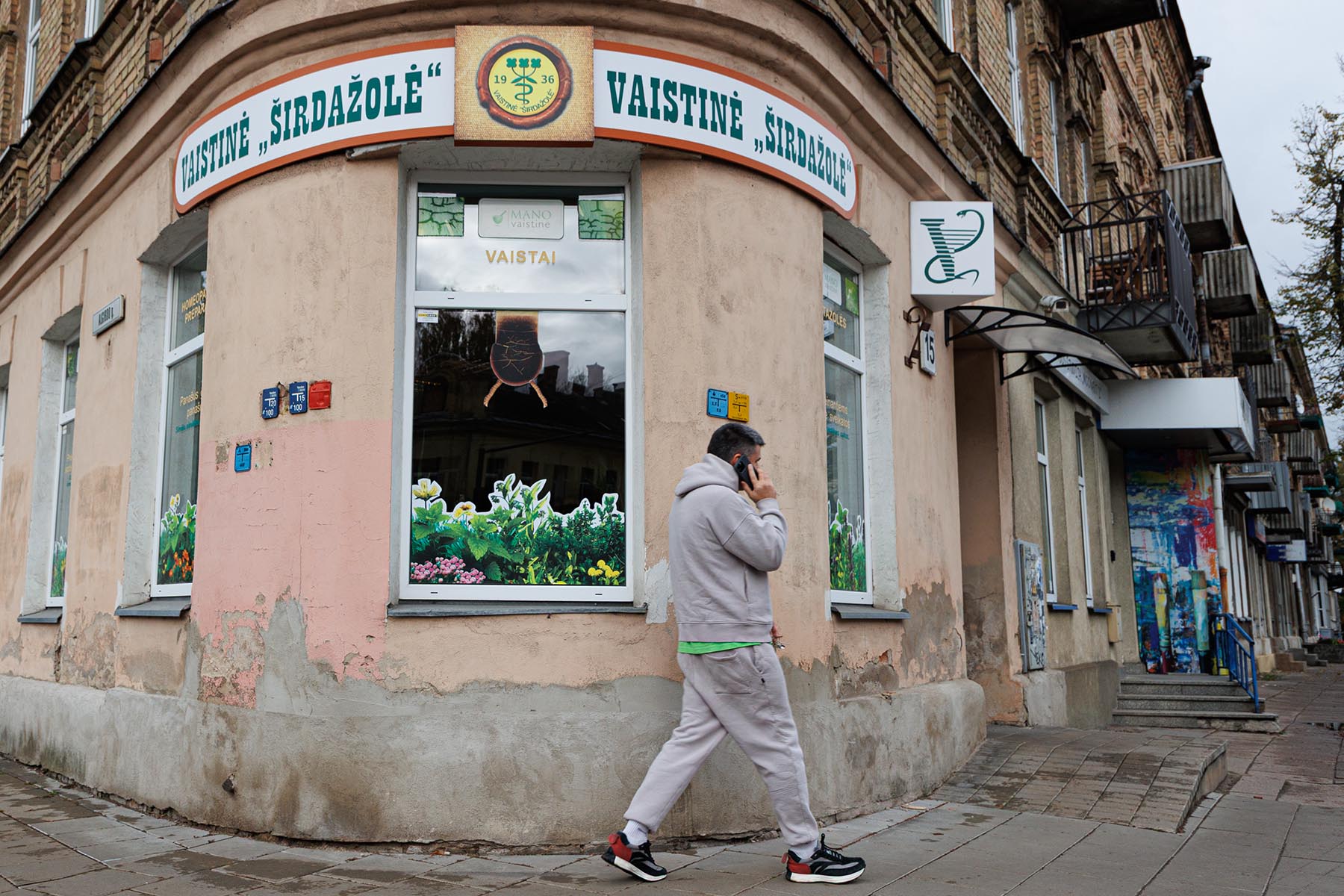 Apteka w starym budynku.