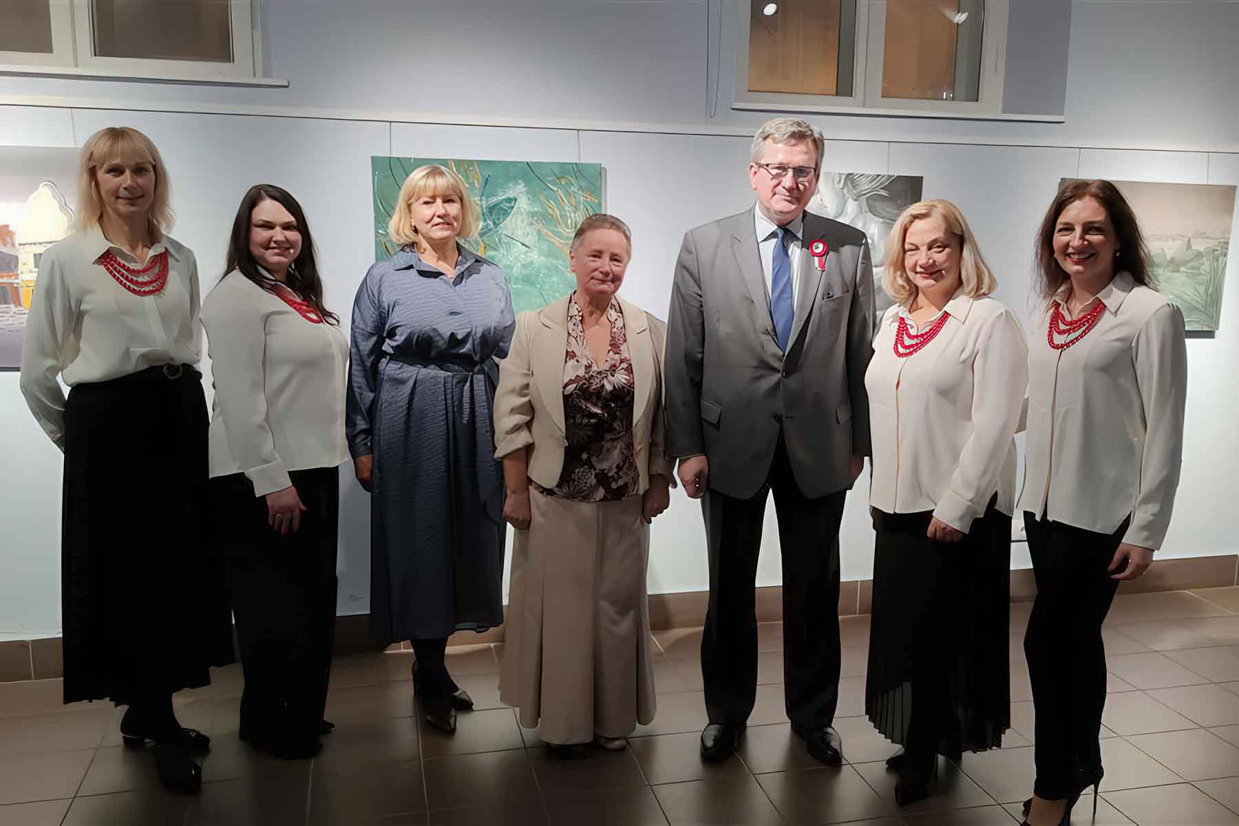 spol-Lauda-2025-11-20-1 Podczas uroczystości w Kiejdanach obecny był m.in. Chargé d'affaires a.i. Grzegorz Marek Poznański.