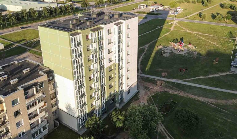 Od budynku do społeczności: jak renowacja zmienia życie miast