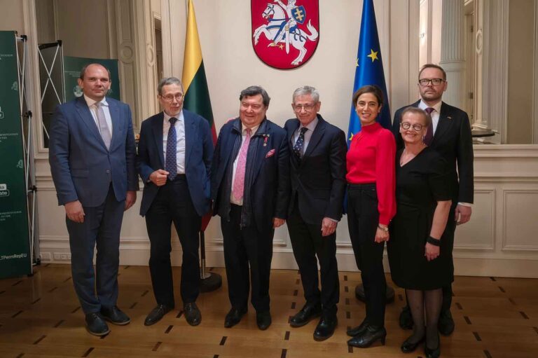 „W Wilnie są dwie tablice”. Polacy mogą postrzegać YIVO jako część polsko-żydowskiego dziedzictwa