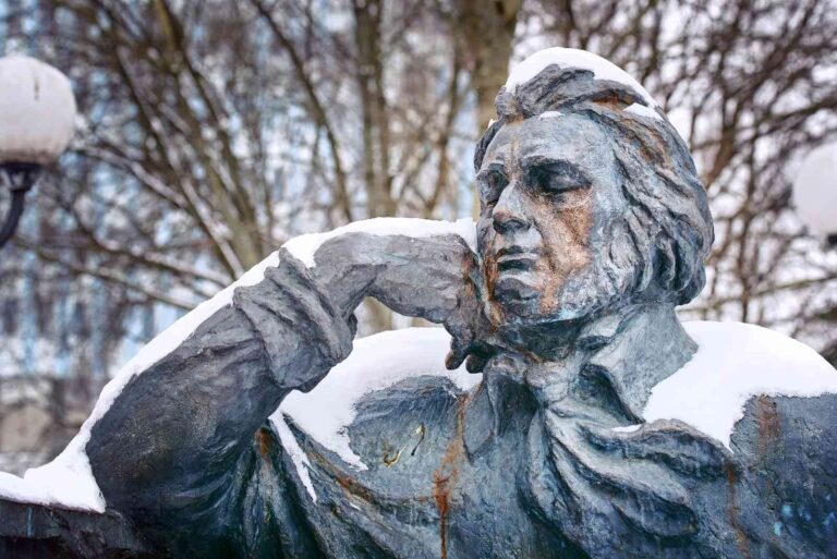 Pomnik Adama Mickiewicza.