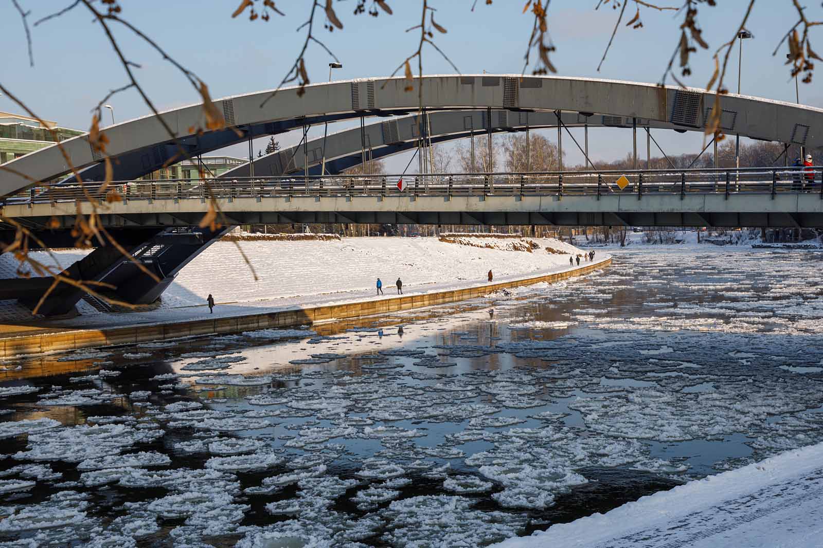 SPOL-klimatem-2026-01-29 Tafle lodu na rzece.