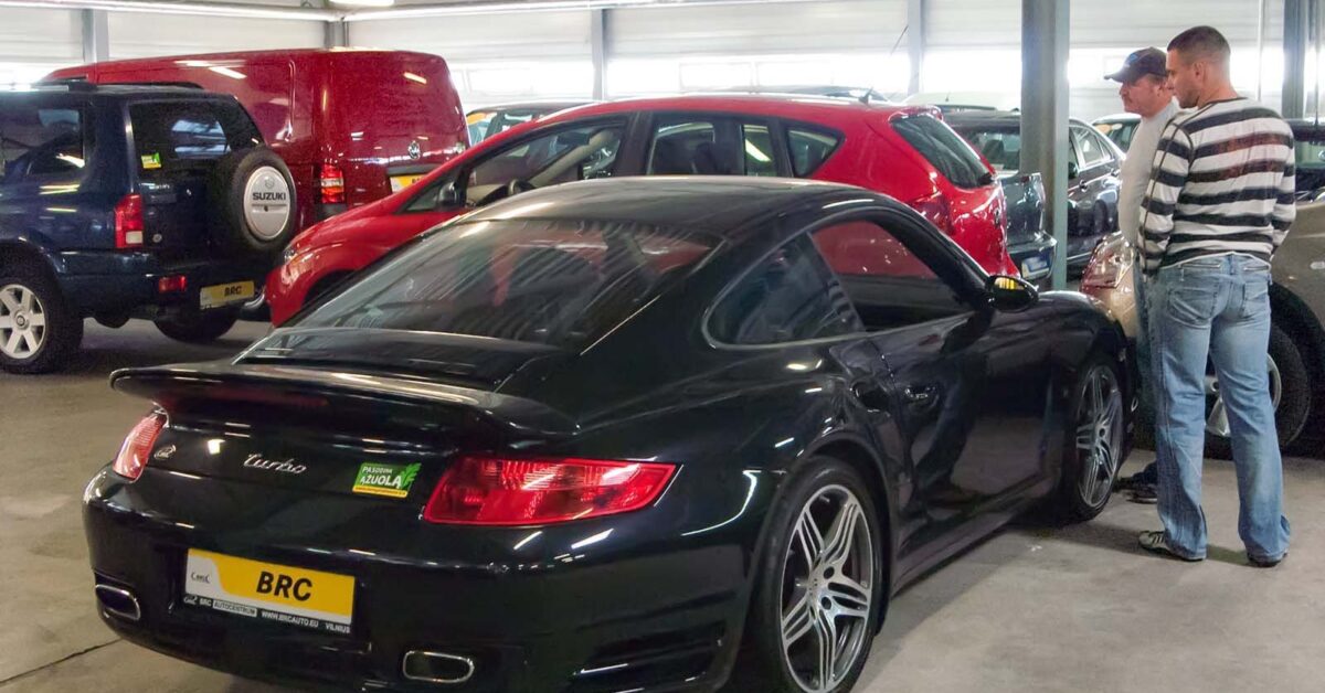 Używane auta na Litwie: liczby pokazują pragmatyzm, ale i przyzwyczajenia