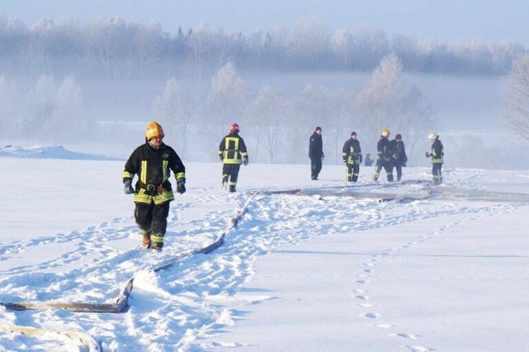Mróz to nie żarty, litewskie służby dają garść zaleceń. Miasta w Polsce nawet poustawiały koksowniki