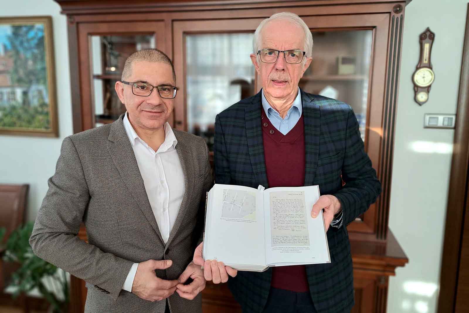 Uzbekistan-2026-01-24-1 Prof. Lech Szajdak (na zdjęciu z prawej).