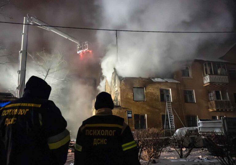 W obliczu braku spektakularnych zwycięstw na froncie, Rosji zostaje uderzanie w tych, którzy nie oddadzą — w bloki, szpitale, przedszkola.