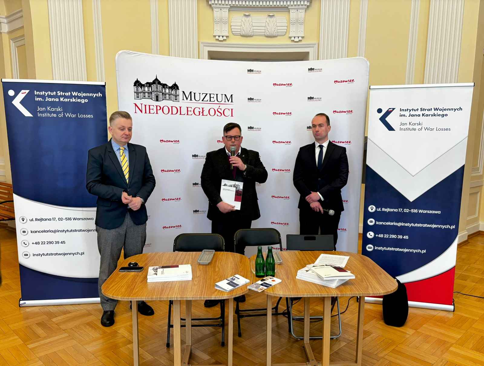 Na łamach czasopisma publikowane będą zarówno prace naukowców z Polski, jak i autorów zagranicznych, co sprzyjać będzie wymianie doświadczeń badawczych — powiedział dyrektor Instytutu Strat Wojennych, dr Bartosz Gondek (pośrodku).